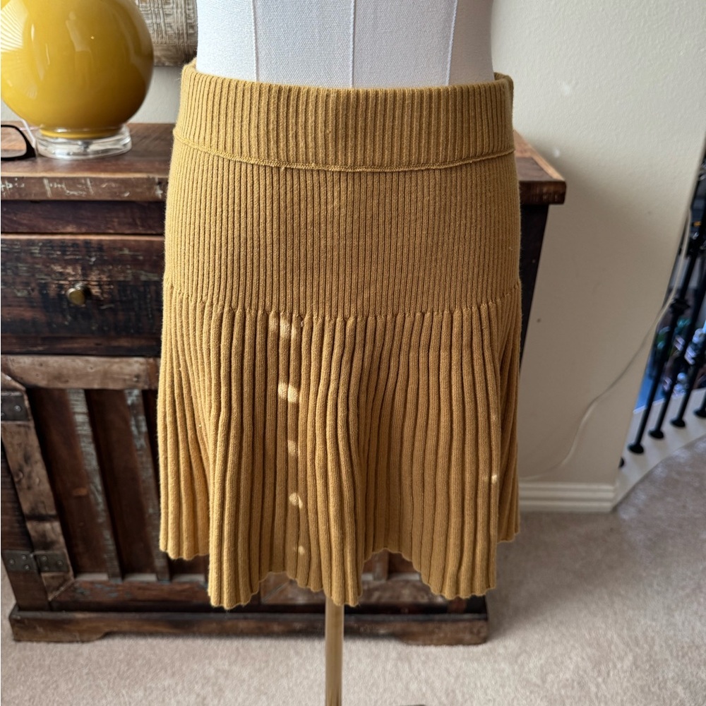 NWT Aerie Pleated Mini Sweater Skirt - Gold SIZE M - Picture 3 of 7